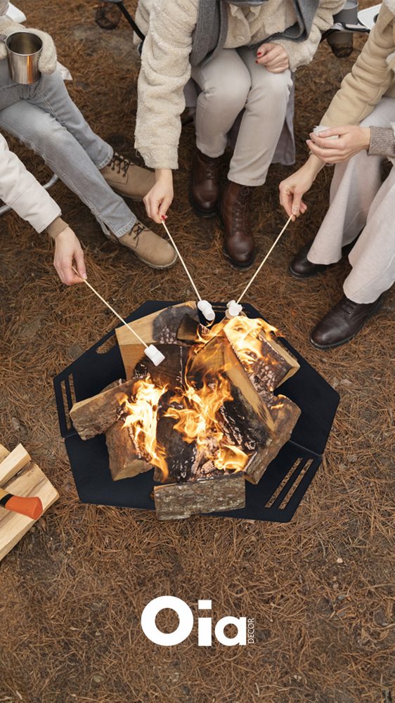 Ambiente externo com móveis Oia Decor ao redor da lareira